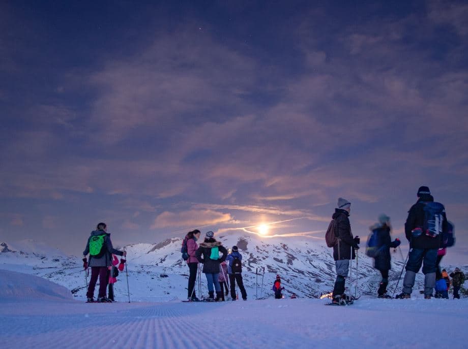 Ruta con raquetas de nieve en Asturias: Aventura nocturna en la Cordillera Cantábrica