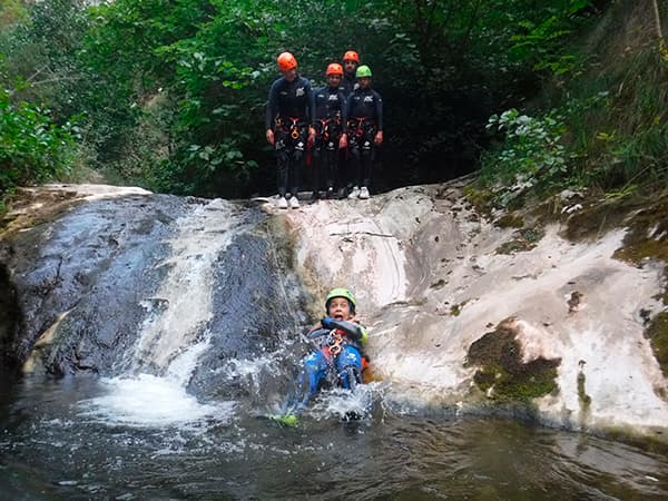 Aventura en familia: Barrancos y Canoas en San Vicente de la Barquera