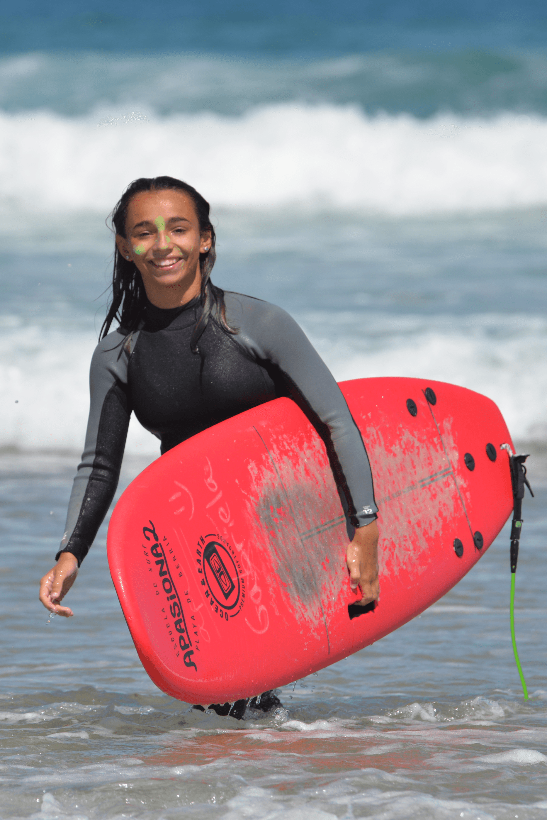 Clase de surf en la Playa de Berria