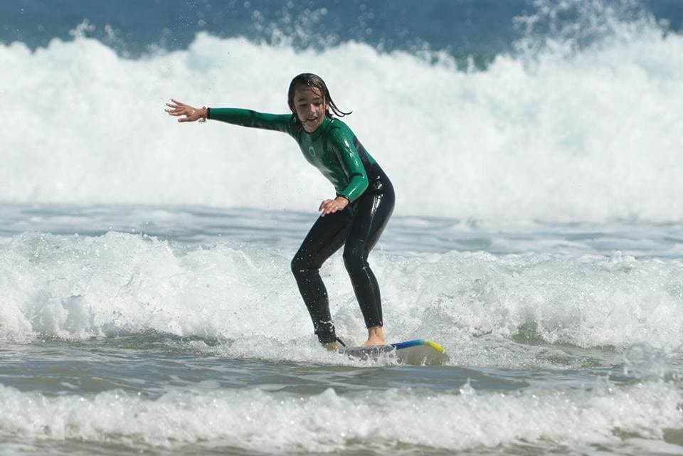 Curso semanal de surf en la Playa de Berria