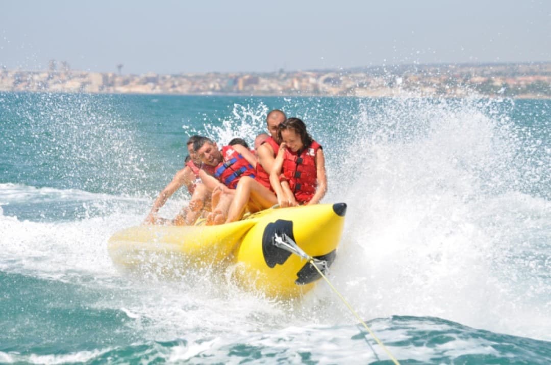 Banana Boat en Gijón: Diversión y emoción sobre el mar Asturiano