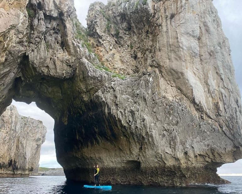 Paddle Surf en Ribadesella: Rutas únicas por los paisajes más bellos de Asturias
