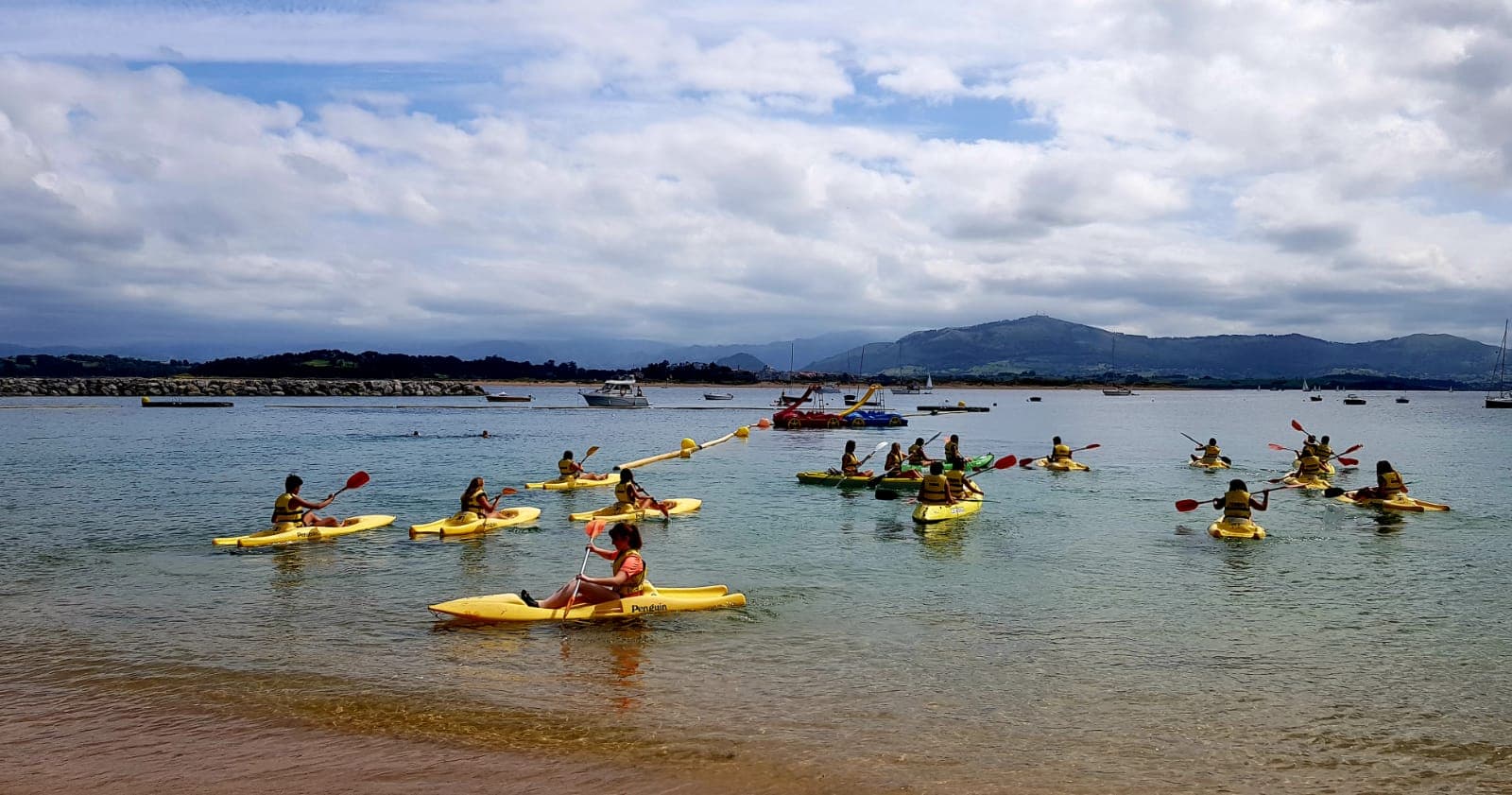 Curso de piragua en la playa de la Magdalena