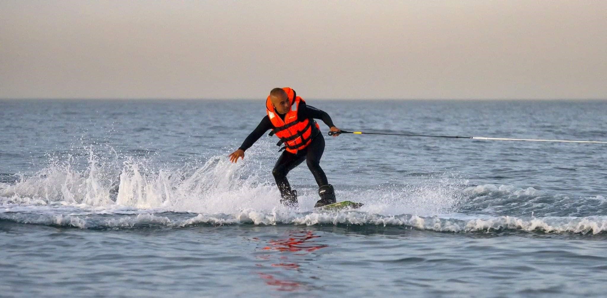 Wakeboard en Gijón: Aventura Acuática que Combina Esquí, Surf, Snow y Skate