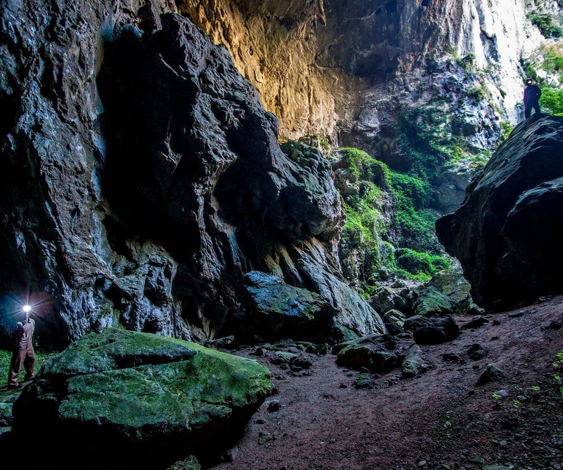 Cueva del Tinganón: Espeleo-Barranquismo extremo entre rocas, rapeles y aventura total