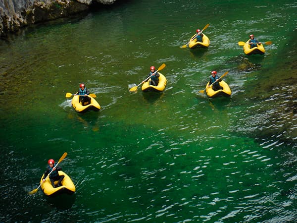 Aventura en el Ebro: Canoaraft en Aguas Bravas