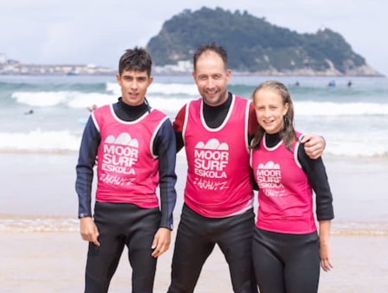 Clases de surf en Zarautz: Aprende a surcar las olas en la Costa Vasca