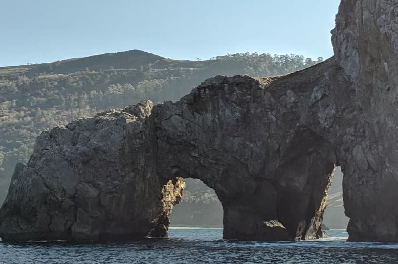 Ruta a San Juan de Gaztelugatxe: Navega hacia uno de los rincones más icónicos del País Vasco
