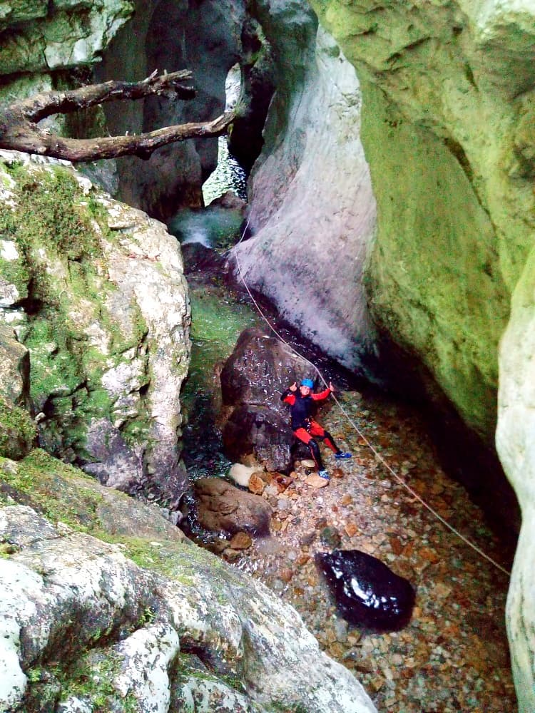 Barranquismo en Picos de Europa: Aventura en los estrechos del Casaño