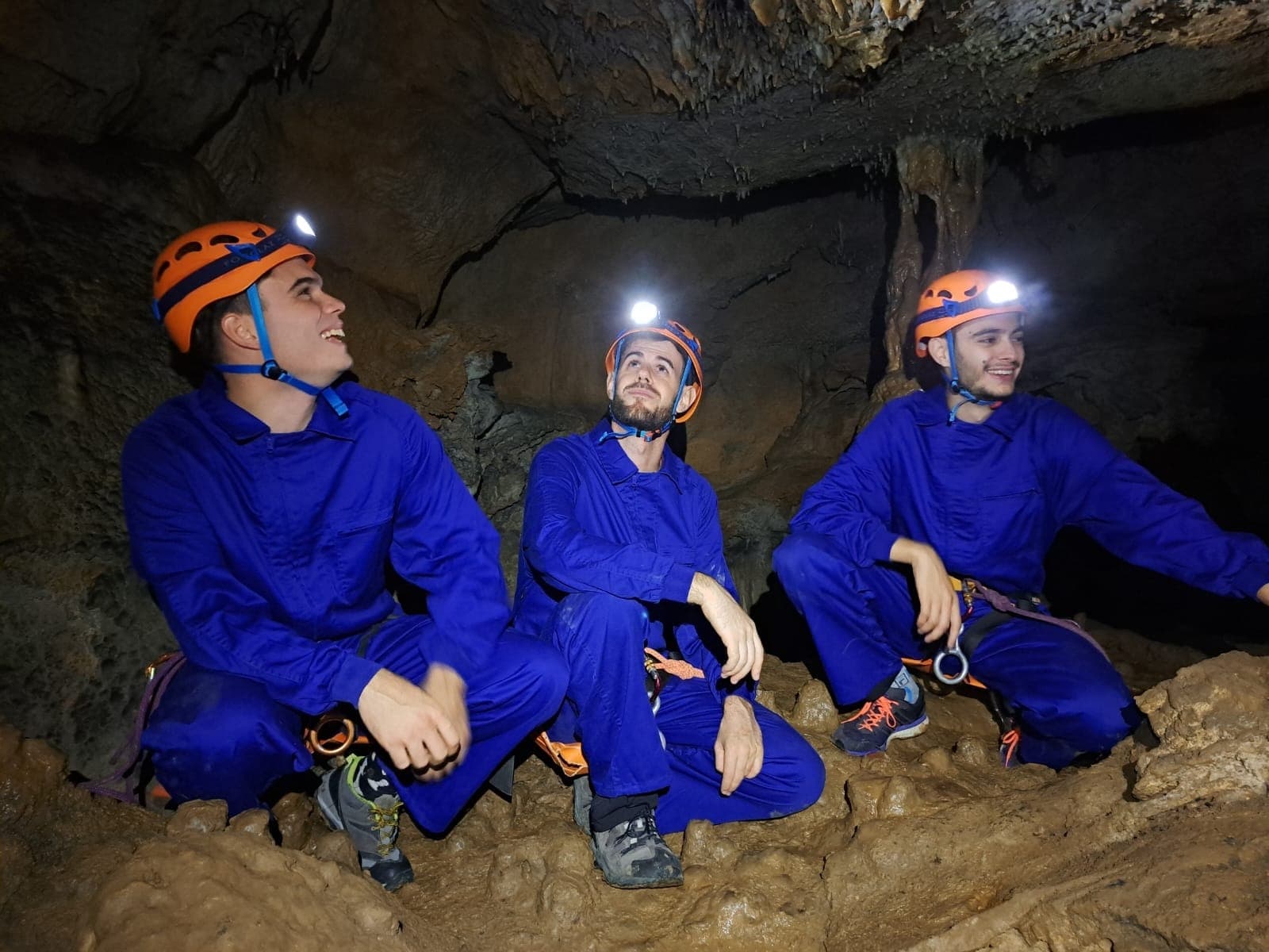 Espeleología nivel medio Cueva el Nazal: Exploración profunda en un mundo subterráneo mágico