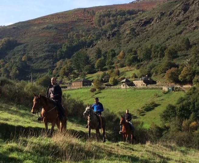 Travesía a caballo de cuatro días en la Serra dos Ancares: aventura y naturaleza