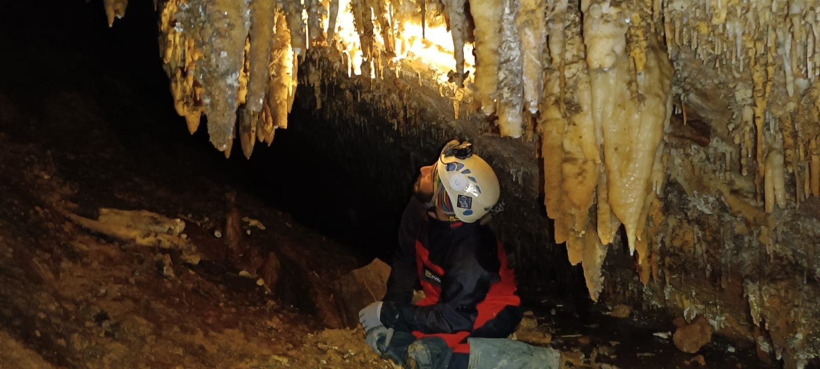 Espeleología Nivel Medio Cueva La Buenita: Un Viaje a las Profundidades de la Tierra