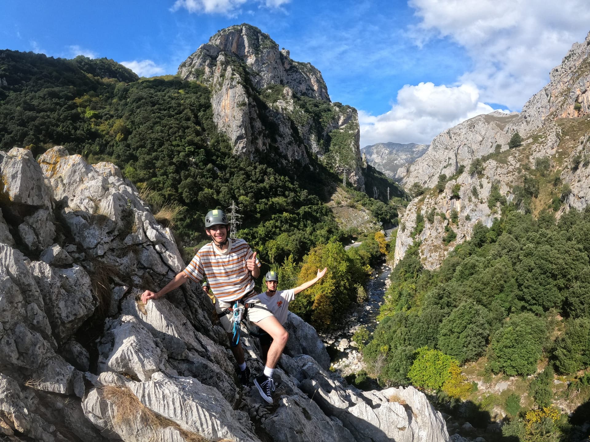 Vía ferrata El Milar: Desafío vertical sobre el Río Deva