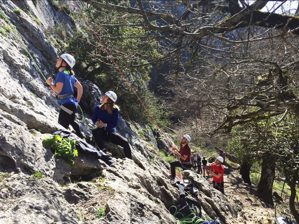 Escalada en Atxarte: Descubre el paraíso de la escalada en el País Vasco