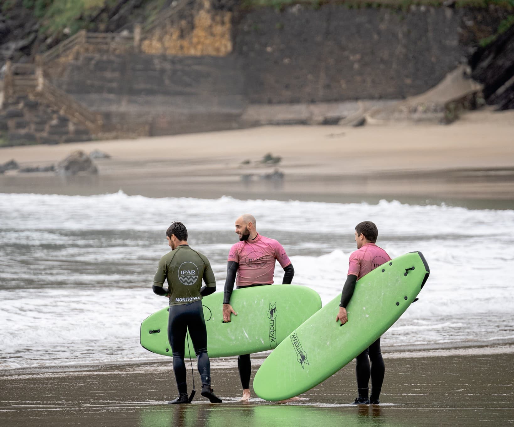Alquiler de tablas de surf y neoprenos en Eibar