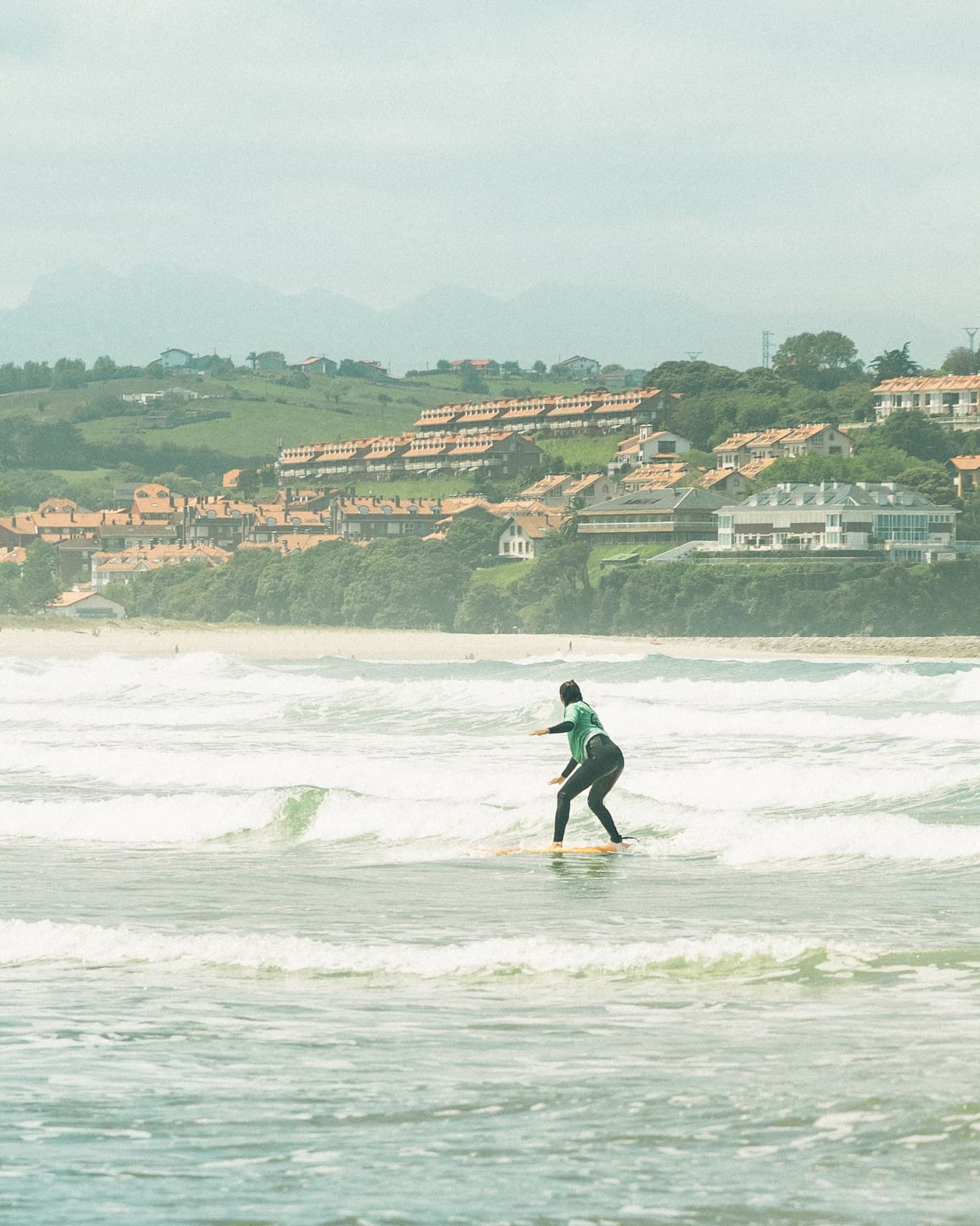 Domina las olas desde cero en Oyambre: Curso de surf para pincipiantes