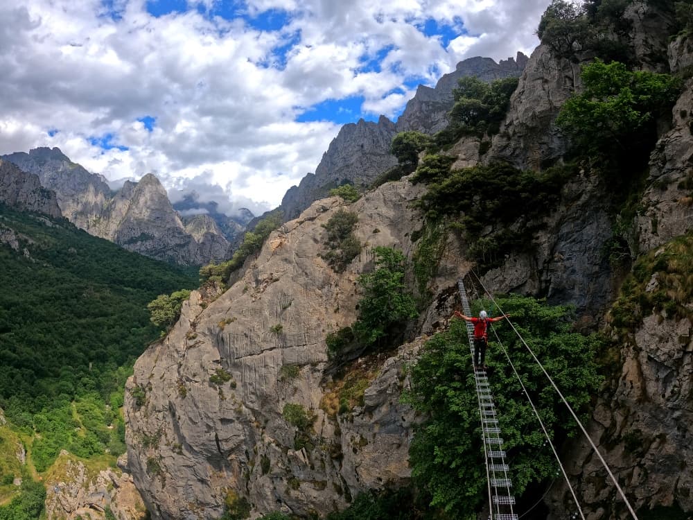 Vía ferrata de Valdeón: Aventura y desafío en Picos de Europa